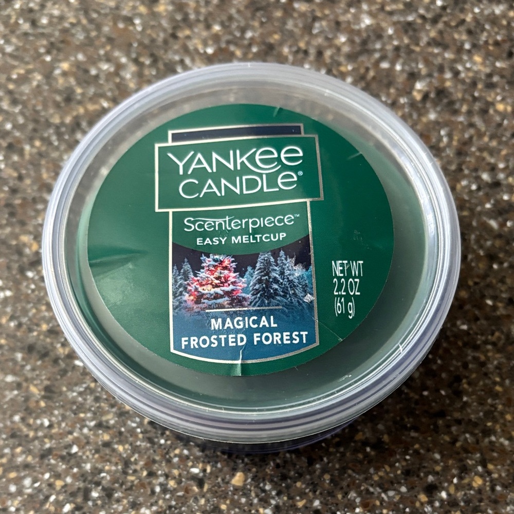 Yankee Candle Scenterpiece MeltCup in Green Magical Frosted Forest
